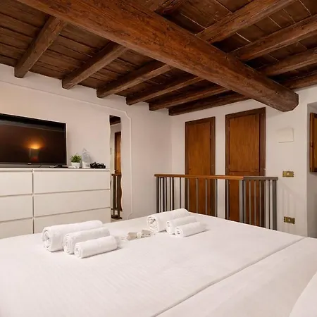 Modern King Size In Front Of The Pantheon Appartement